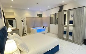 شقة بنظام فيلا مستقلة بالكورنيش apartment with villa system